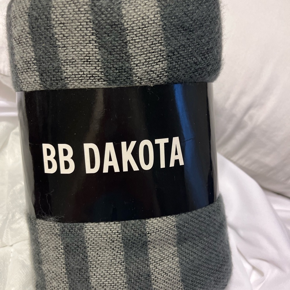 BB Dakota Women’s Shawl/Ponco